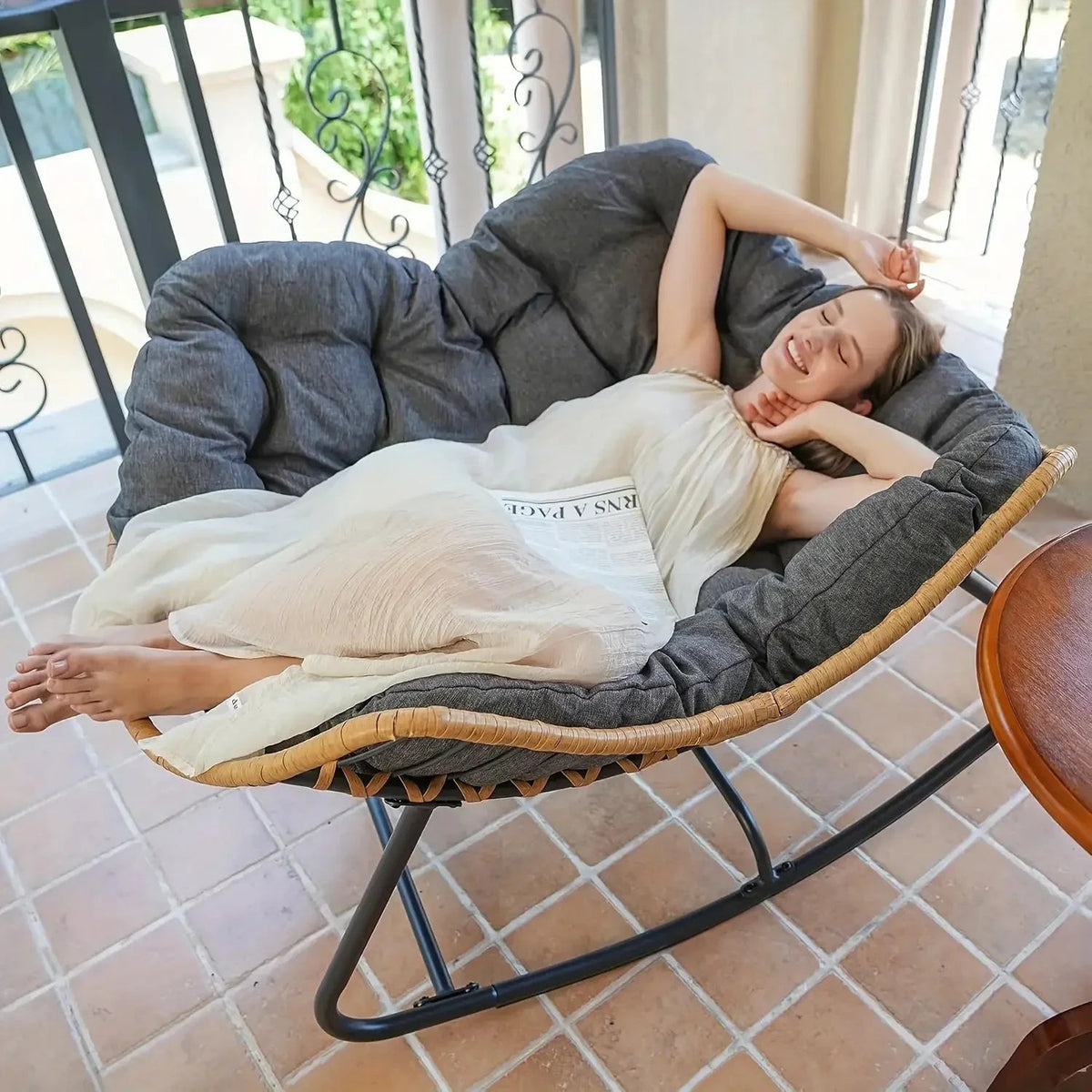 Outdoor Patio Rocking Chair, Royal Papasan Chair, Extra Large Outdoor Lounge Chair with Front Porch Cushion, Suitable for Living Room, Patio, Garden, Courtyard, Outdoor Chair, Patio Furniture, Outdoor Rocking Chair with Big C